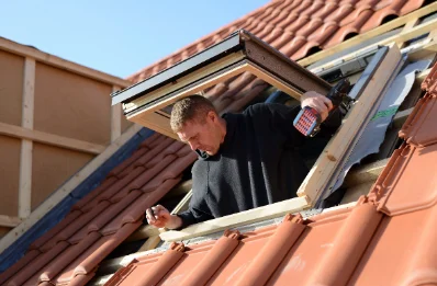 Pose de fenêtres de toit Velux à Saint-Quentin-les-Anges